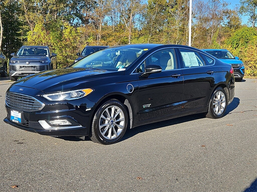 2017 Ford Fusion Energi SE photo 2