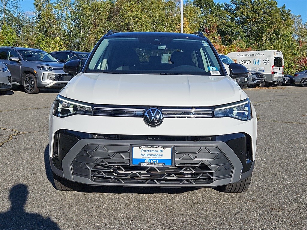 2025 Volkswagen Taos SE photo 2