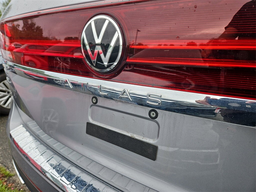 2024 Volkswagen Atlas SEL photo 3