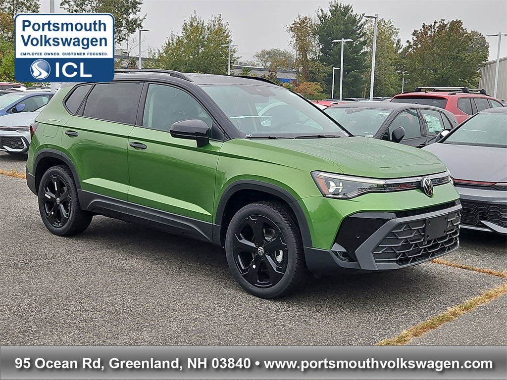 2025 Volkswagen Taos SE Black's photo