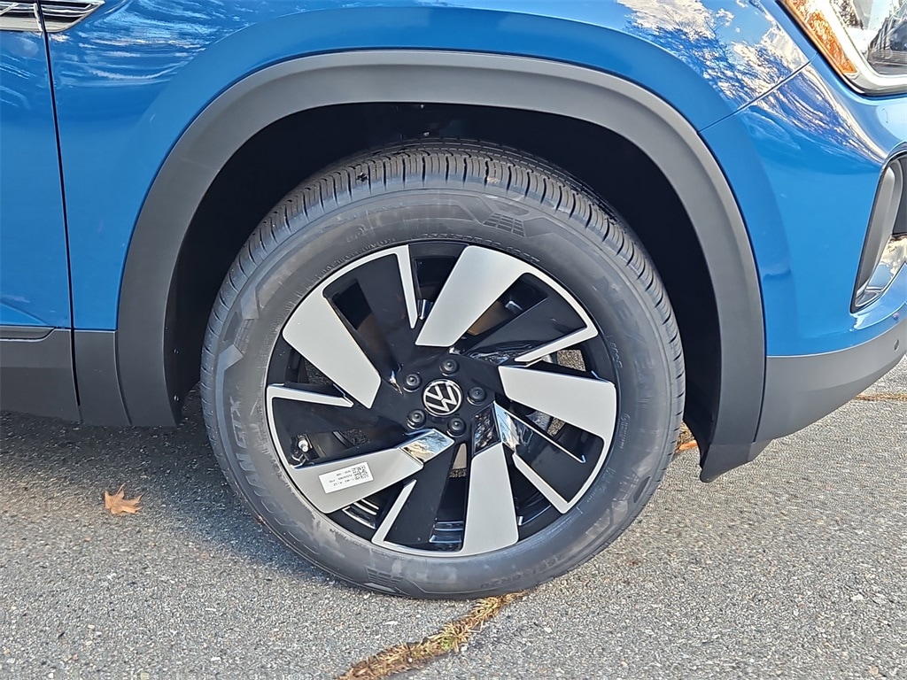 New 2026 Volkswagen Atlas Cross Sport 2.0T SE w/Technology SUV