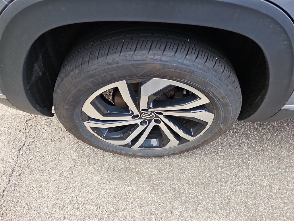 2022 Volkswagen Atlas Cross Sport SEL photo 3