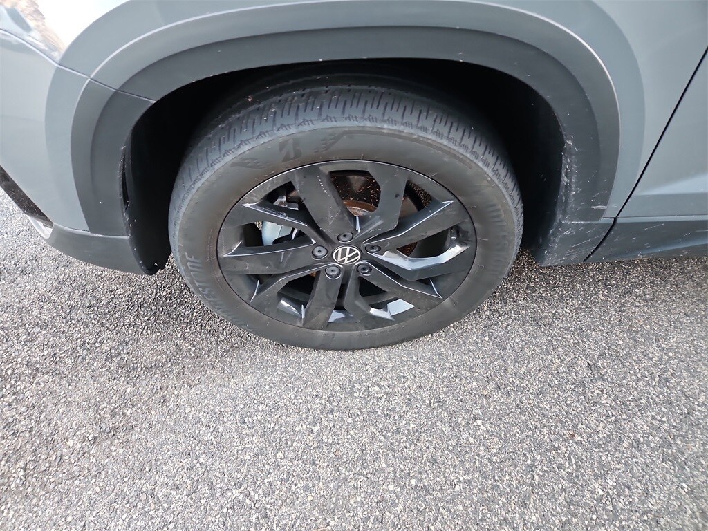 2022 Volkswagen Taos SE photo 3