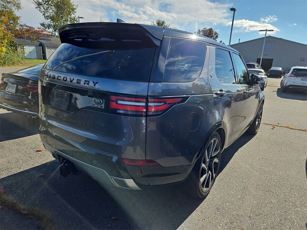 2017 Land Rover Discovery HSE Luxury photo 2
