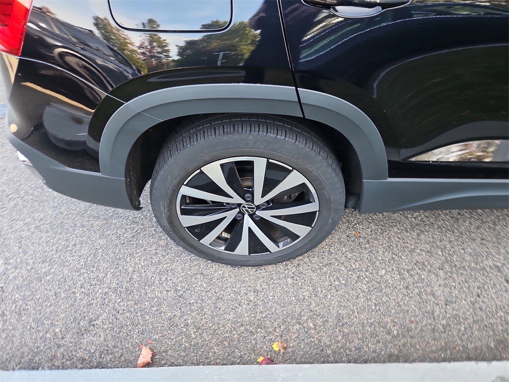 2022 Volkswagen Taos SE photo 3