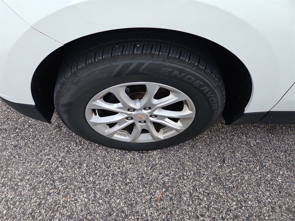 2018 Chevrolet Equinox photo 3
