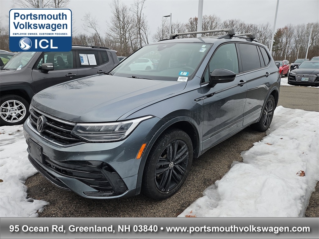 2022 Volkswagen Tiguan SE R-LINE BLACK's photo
