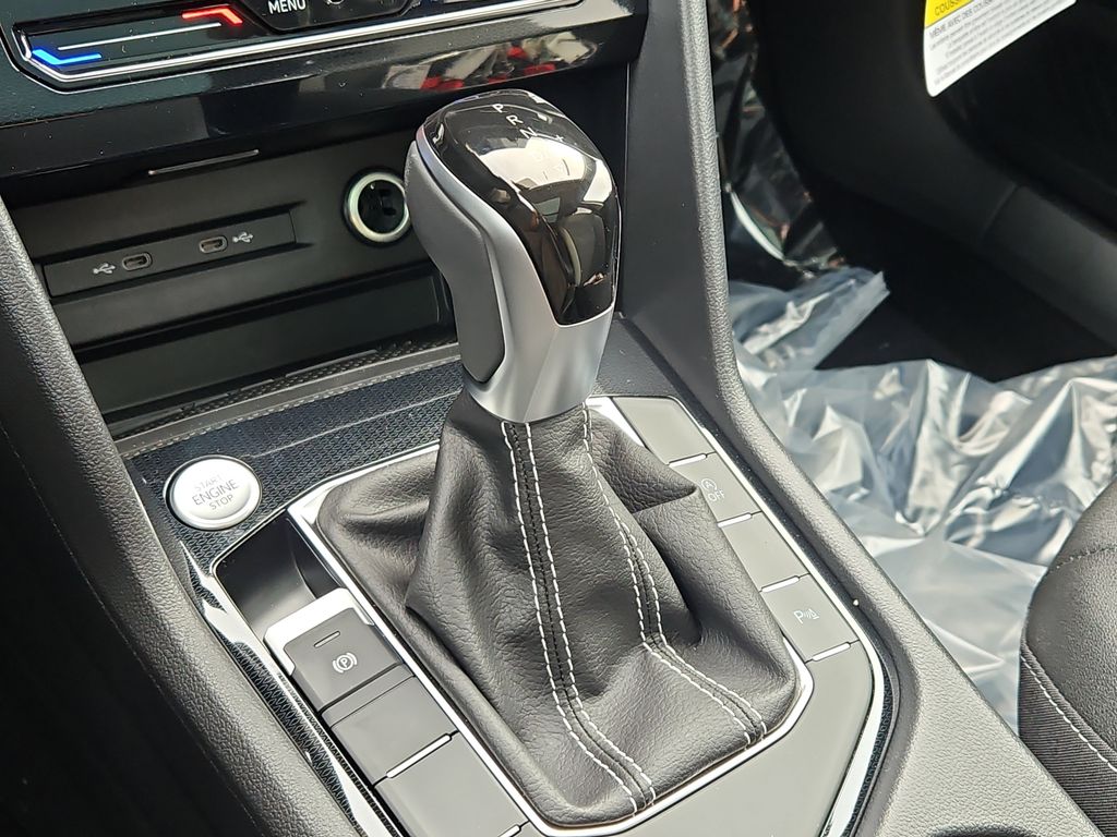 2025 Volkswagen Taos SE Black - Photo 18