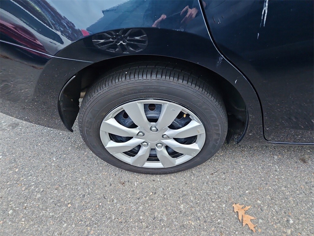 2019 Toyota Corolla LE photo 3