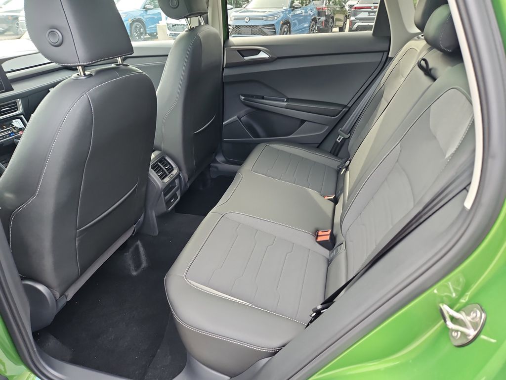2025 Volkswagen Taos SE Black - Photo 20