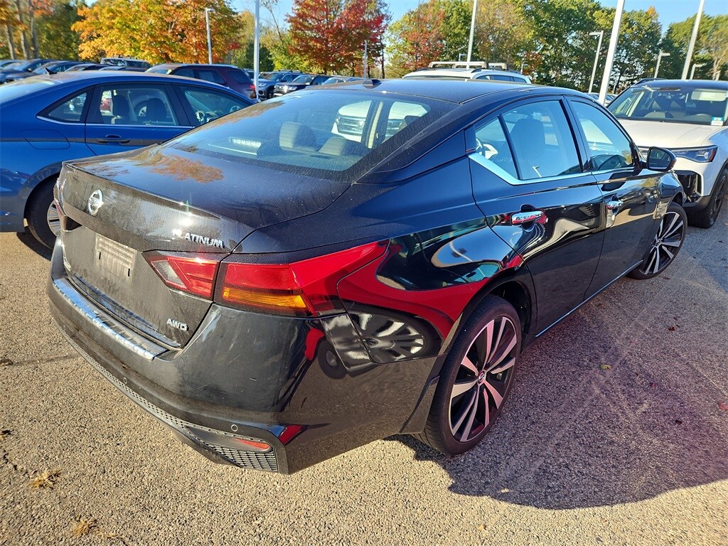 2022 Nissan Altima 2.5 Platinum photo 2