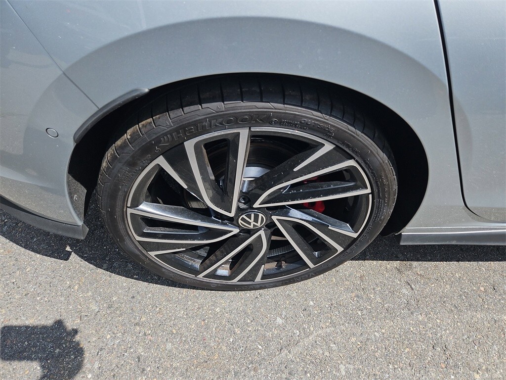 2024 Volkswagen Golf GTI Autobahn photo 3