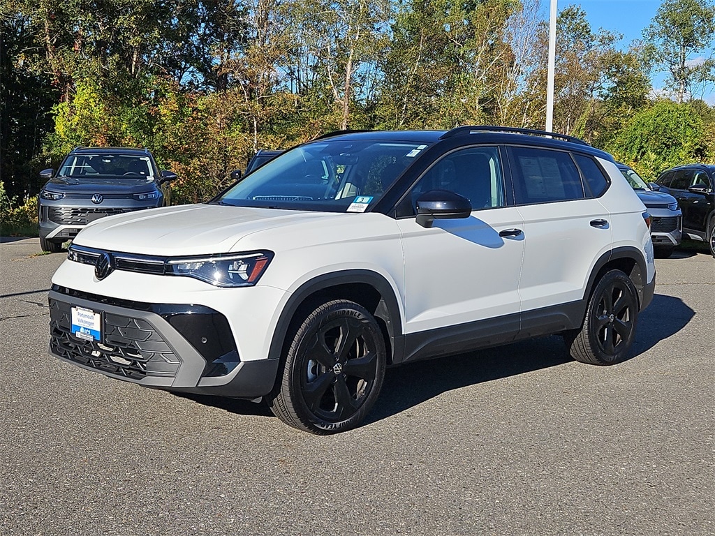 2025 Volkswagen Taos SE photo 3