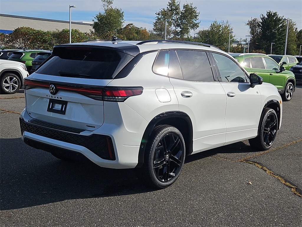 New 2025 Volkswagen Tiguan 2.0T SE R-Line Black SUV