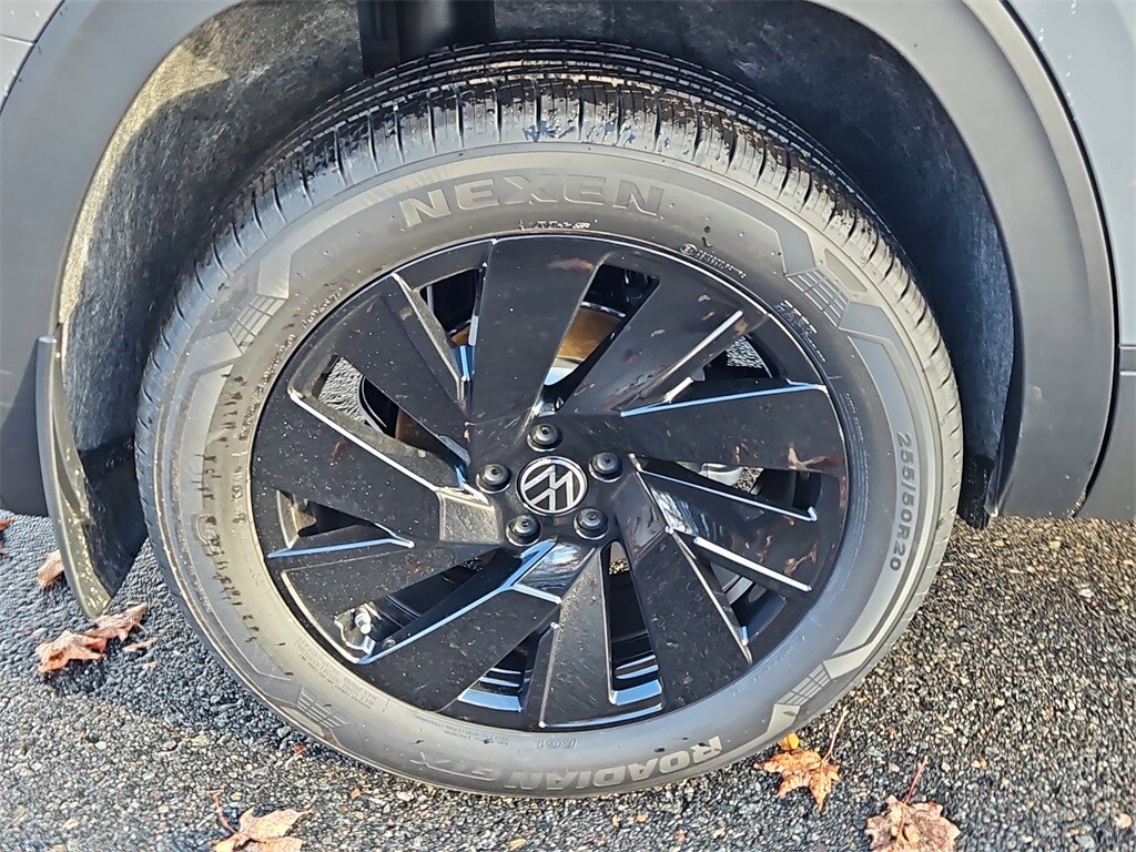 2026 Volkswagen Atlas SE Technology photo 2