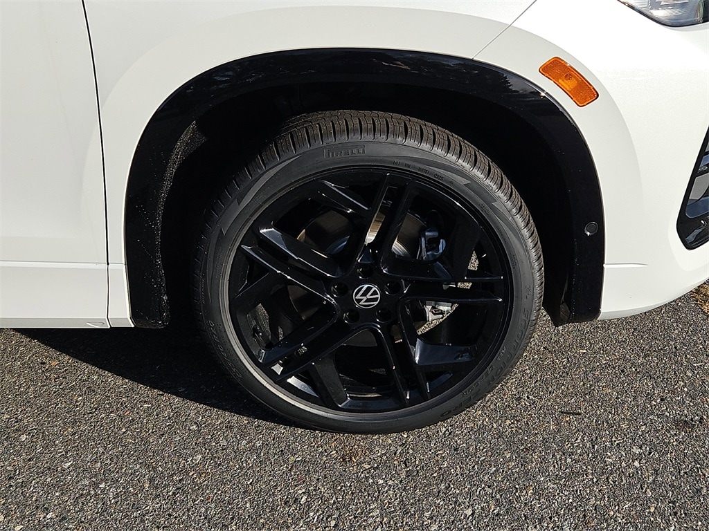 New 2025 Volkswagen Tiguan 2.0T SE R-Line Black SUV