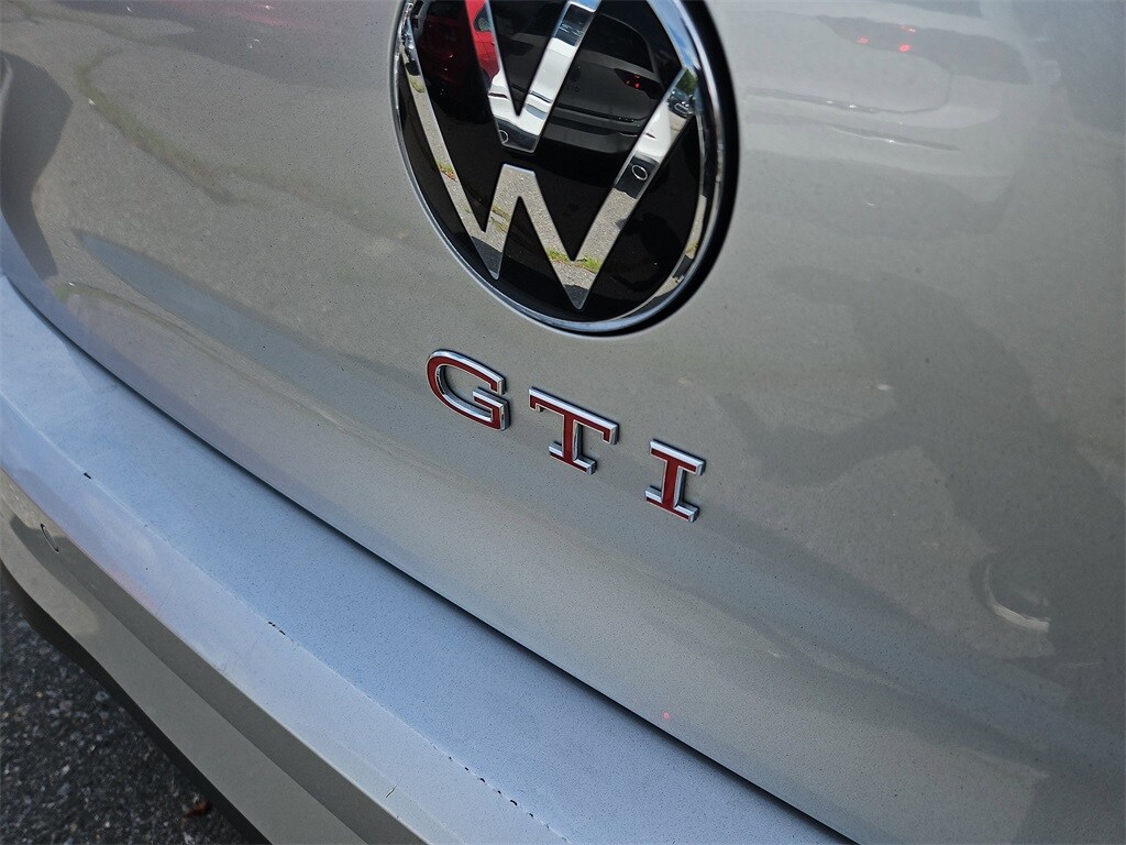 2024 Volkswagen Golf GTI Autobahn photo 4