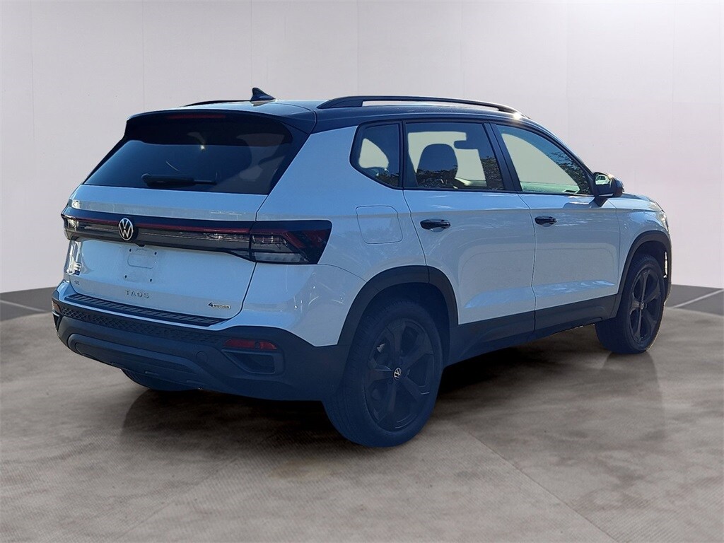 2025 Volkswagen Taos SE photo 4