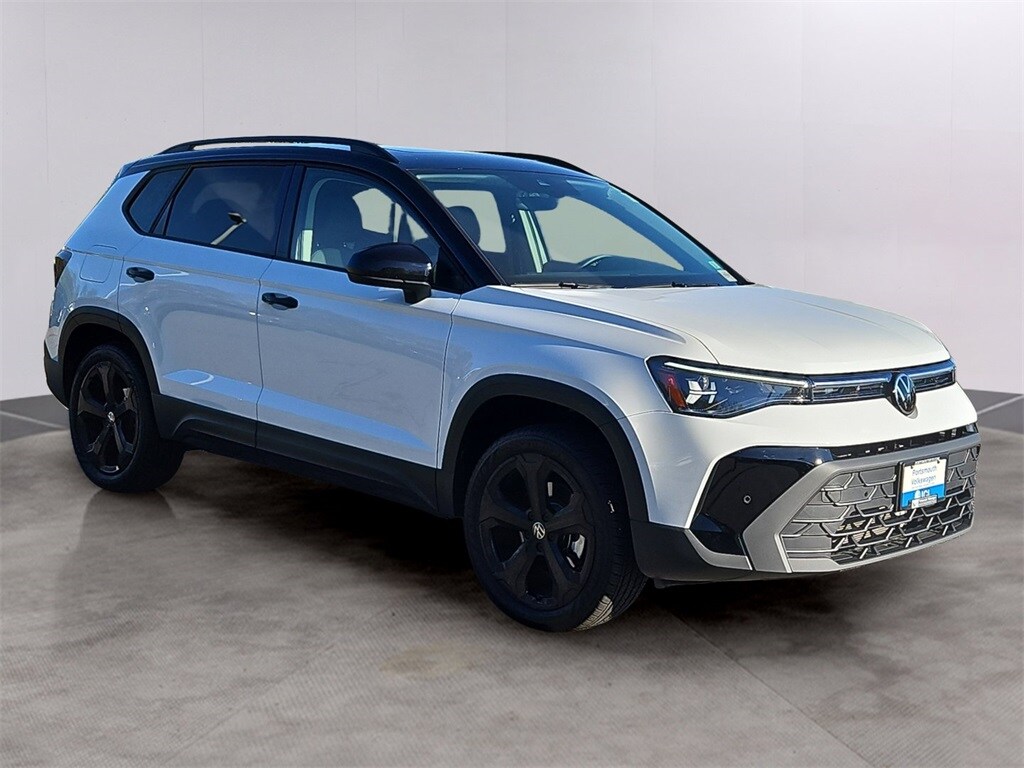 2025 Volkswagen Taos SE photo 3