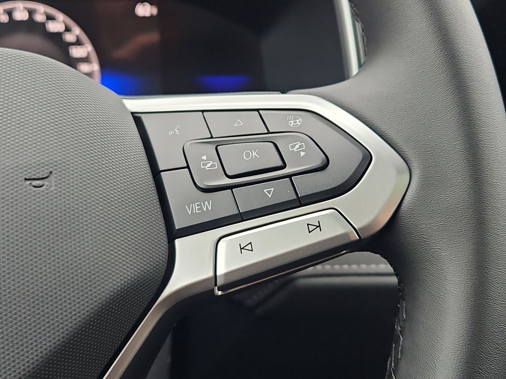 2025 Volkswagen Taos SE Black - Photo 16