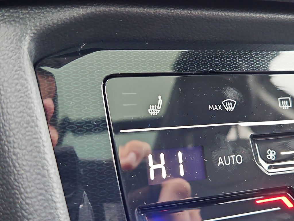 2025 Volkswagen Taos SE Black - Photo 11