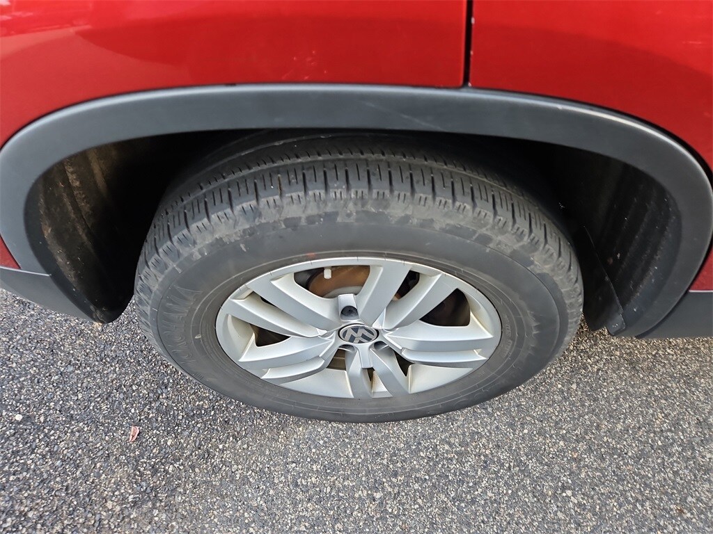 2015 Volkswagen Tiguan S photo 3