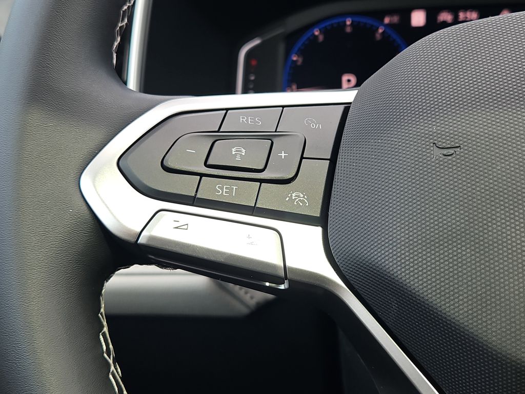 2025 Volkswagen Taos SEL - Photo 16