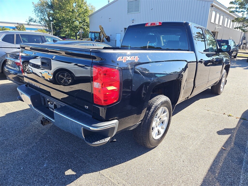 2017 Chevrolet Silverado 1500 photo 2