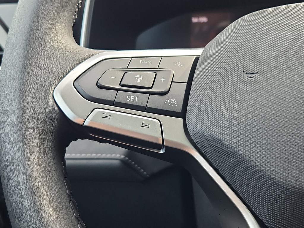 2025 Volkswagen Taos SE Black - Photo 15