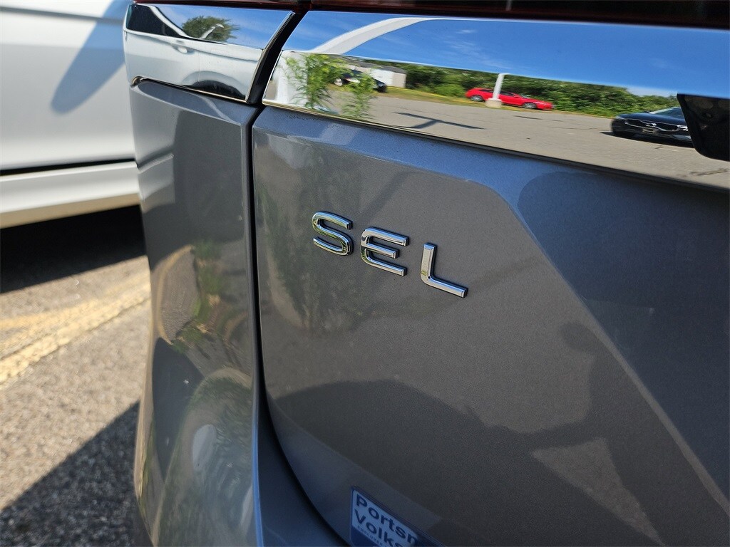 2024 Volkswagen Atlas SEL photo 4