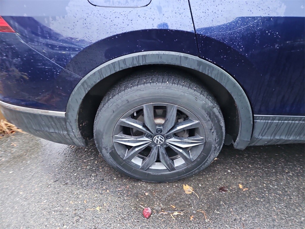 2023 Volkswagen Tiguan SE photo 2