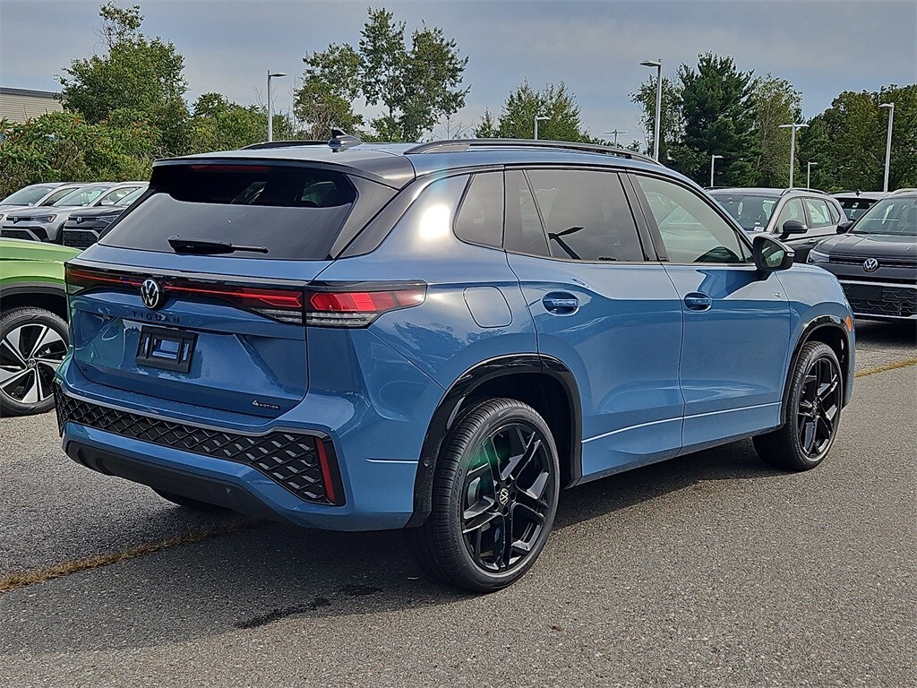 2025 Volkswagen Tiguan SE R-Line Black photo 2