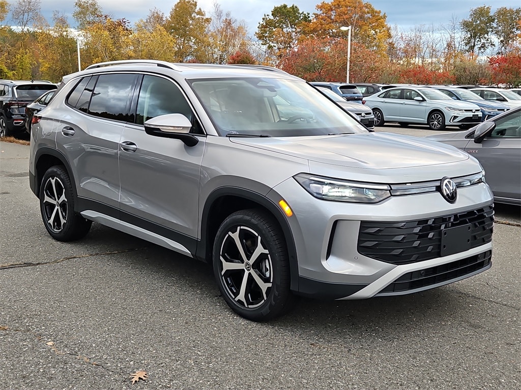 New 2025 Volkswagen Tiguan 2.0T SE SUV