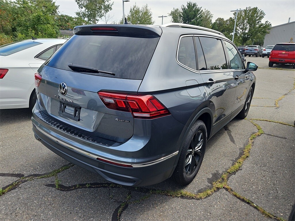 2024 Volkswagen Tiguan SE photo 2
