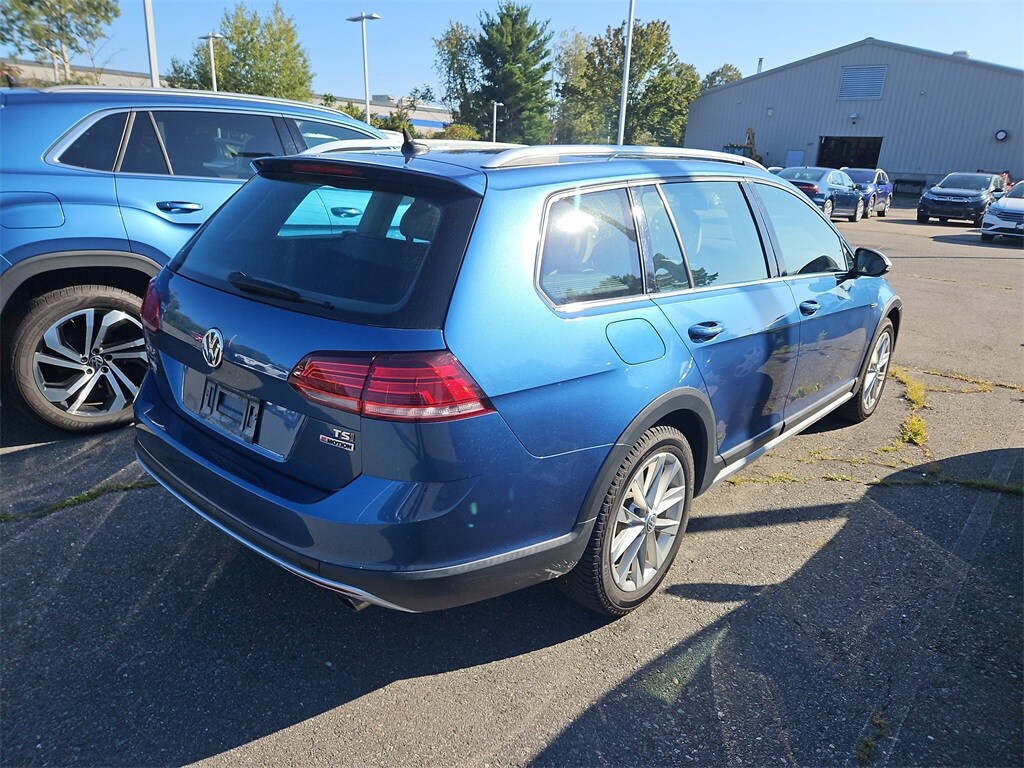 2018 Volkswagen Golf Alltrack TSI photo 2