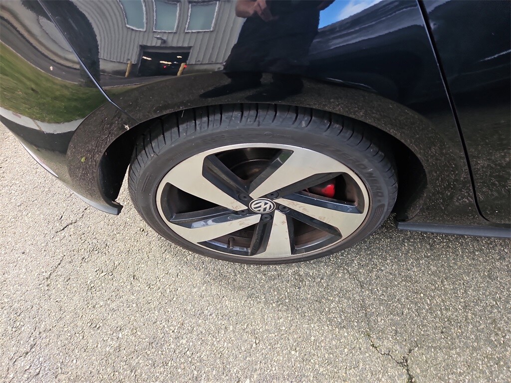 2019 Volkswagen Golf GTI SE photo 3