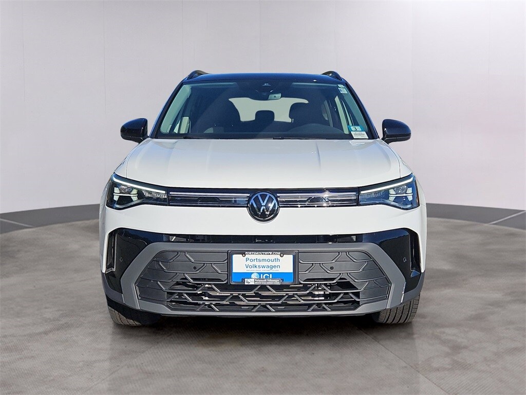 2025 Volkswagen Taos SE photo 2
