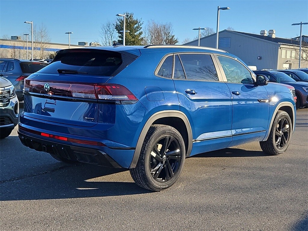 2025 Volkswagen Atlas Cross Sport SEL R-Line photo 2