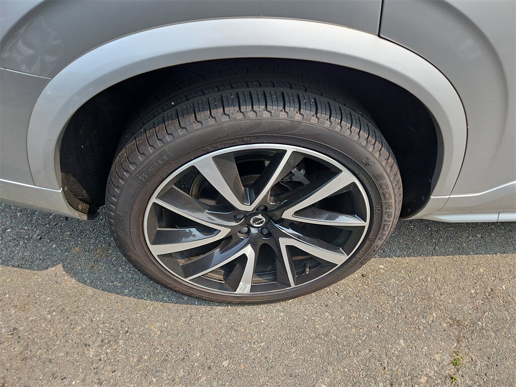 2022 Volvo XC90 T6 AWD Momentum photo 3