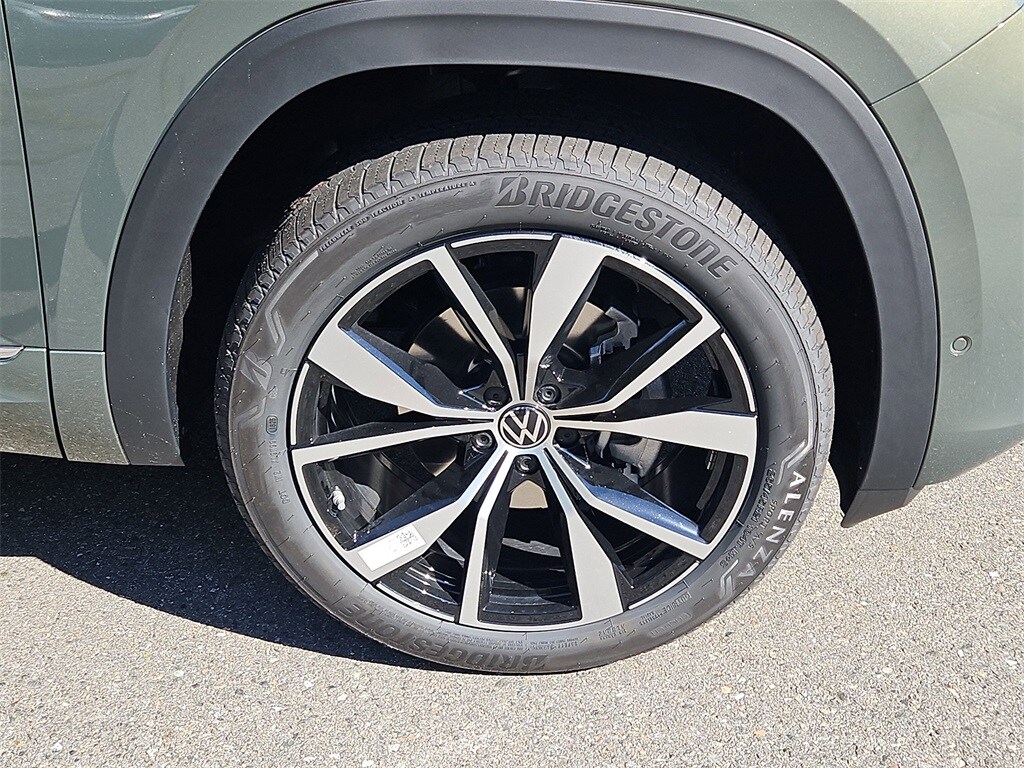 2026 Volkswagen Atlas SEL Premium R-Line photo 2