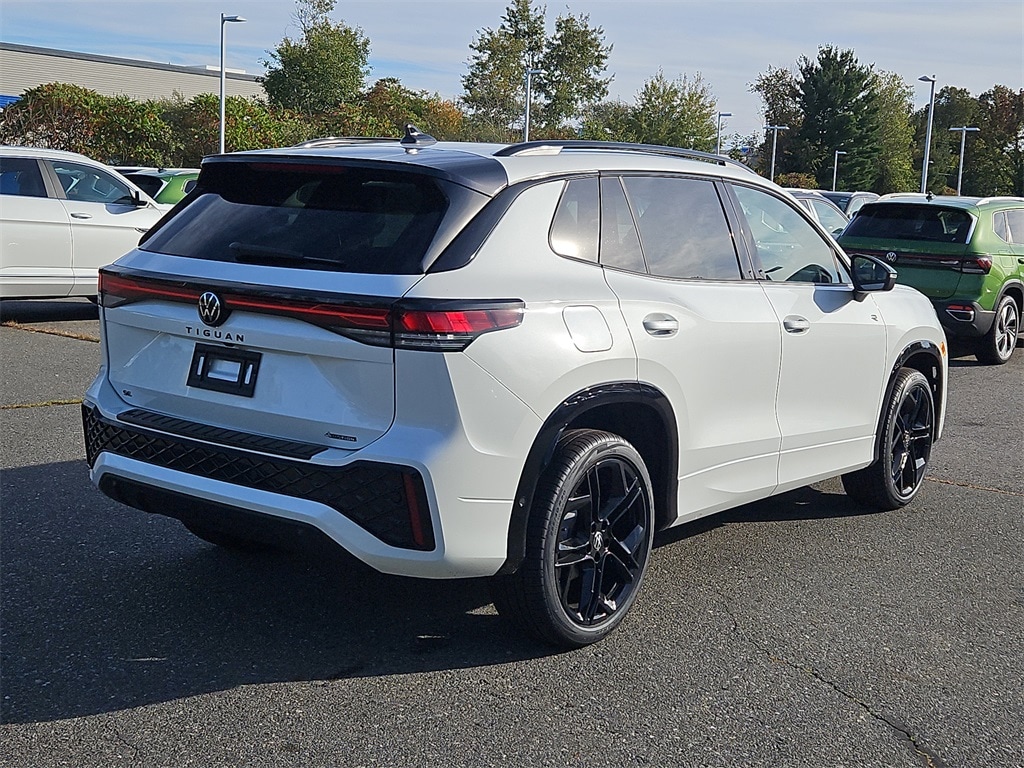 New 2025 Volkswagen Tiguan 2.0T SE R-Line Black SUV