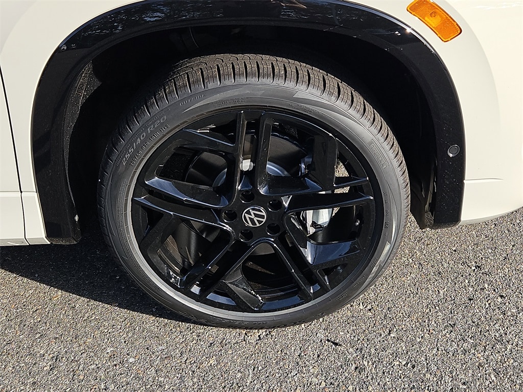 New 2025 Volkswagen Tiguan 2.0T SE R-Line Black SUV