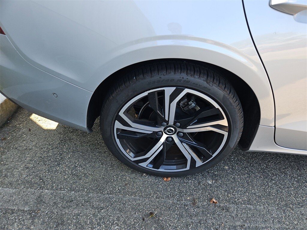 2024 Volvo S60 B5 Plus photo 3