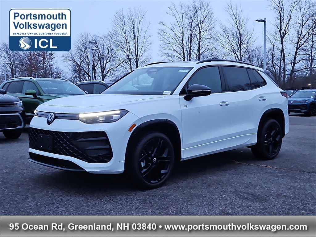 2025 Volkswagen Tiguan SE R-LINE BLACK's photo