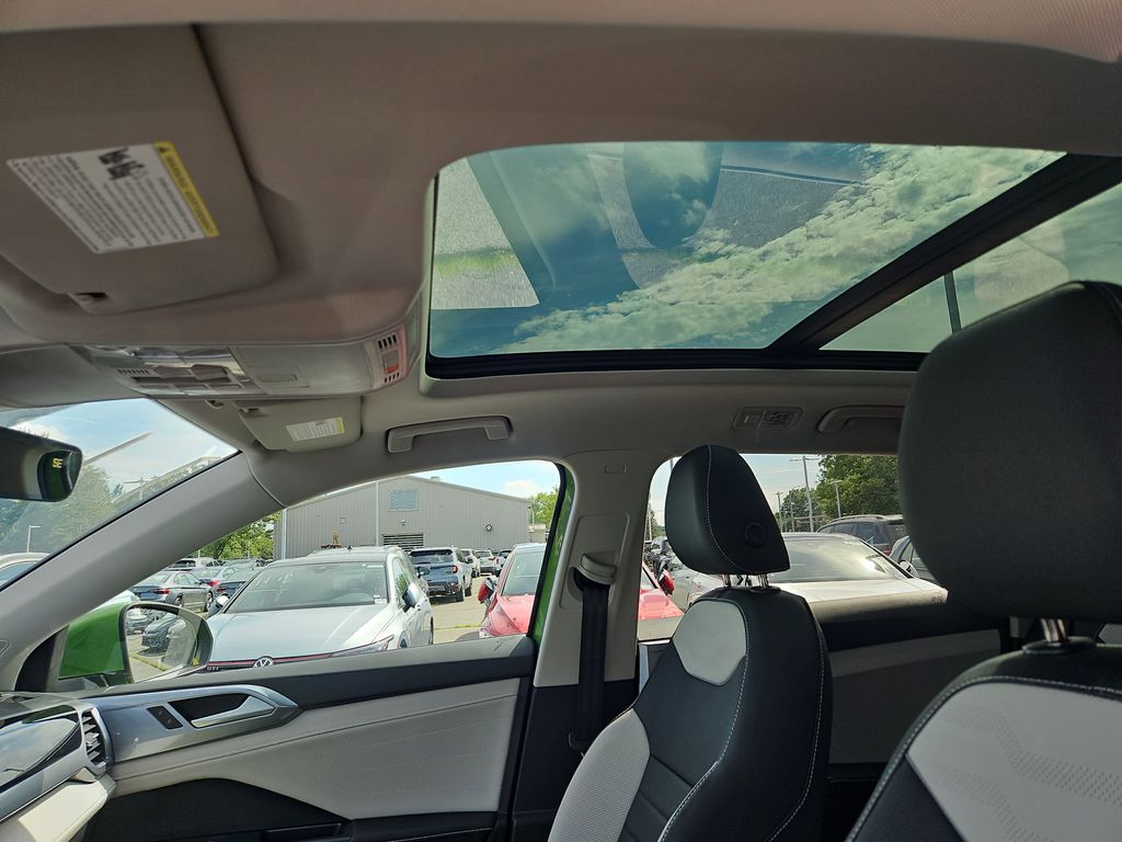 2025 Volkswagen Taos SEL - Photo 7
