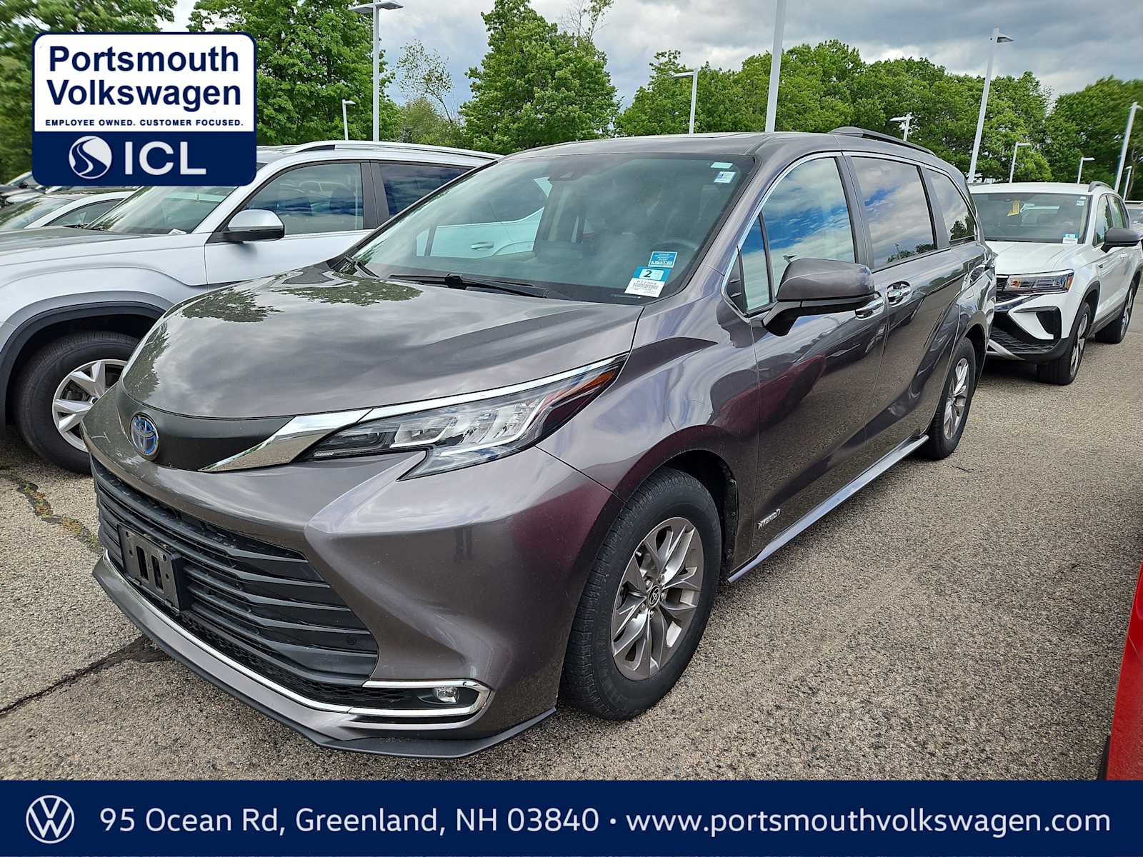 2021 Toyota Sienna XLE 8-Passenger Hybrid FWD's photo