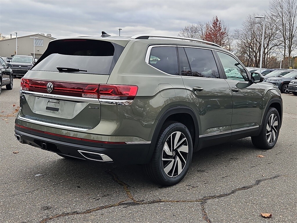 2026 Volkswagen Atlas SEL photo 2