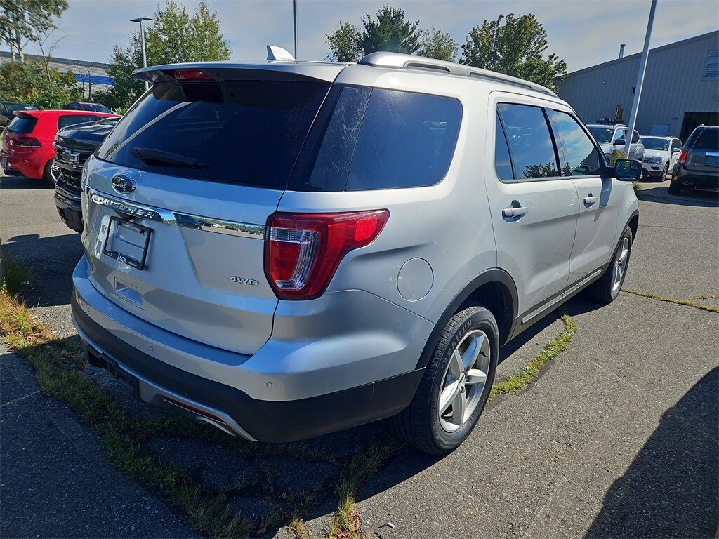 2017 Ford Explorer XLT photo 2