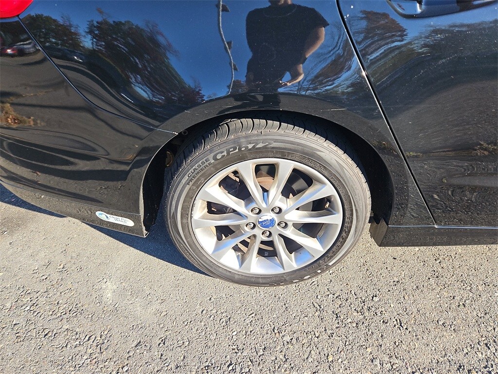 2017 Ford Fusion Energi SE photo 3