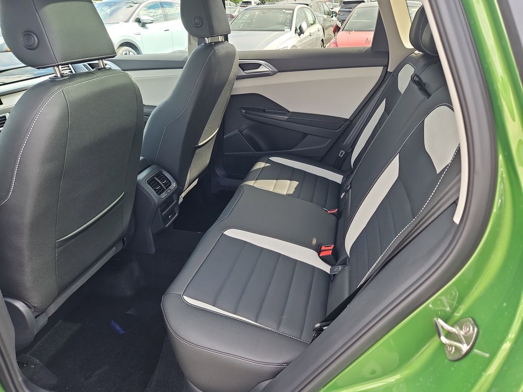 2025 Volkswagen Taos SEL - Photo 21